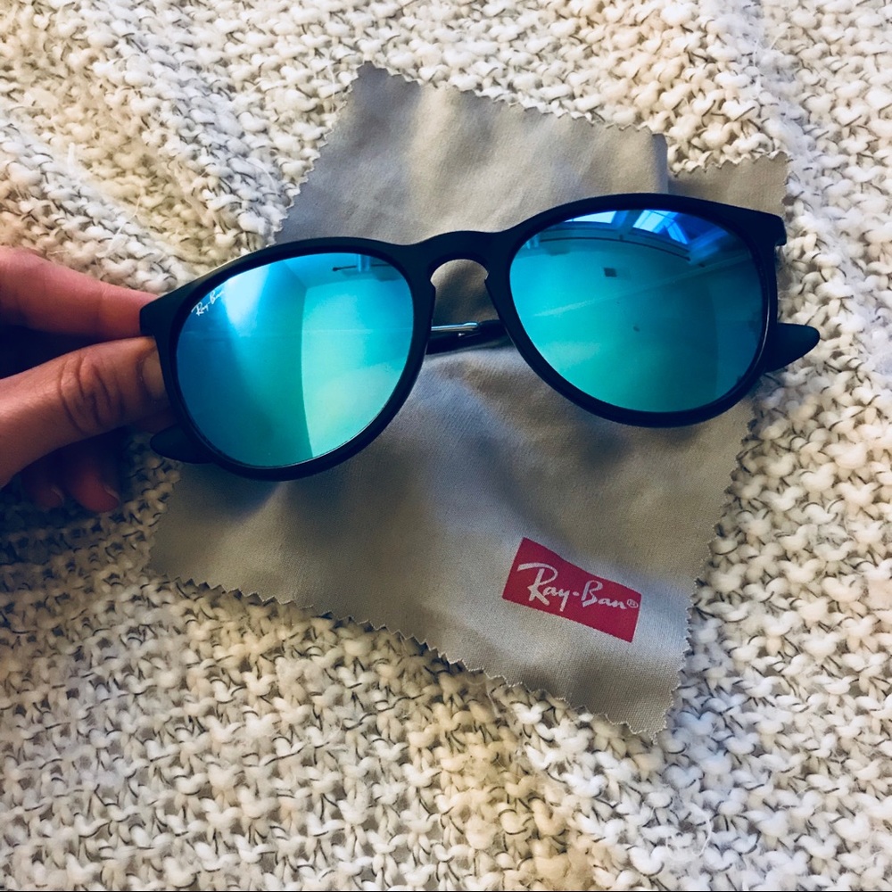 Ray-Bans • Erika in Turquoise Mirror